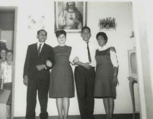 A família Santos em sua residencia na Vila Alpina. Otacílio, filho de Severino, já estava casado mas morava com o pai.